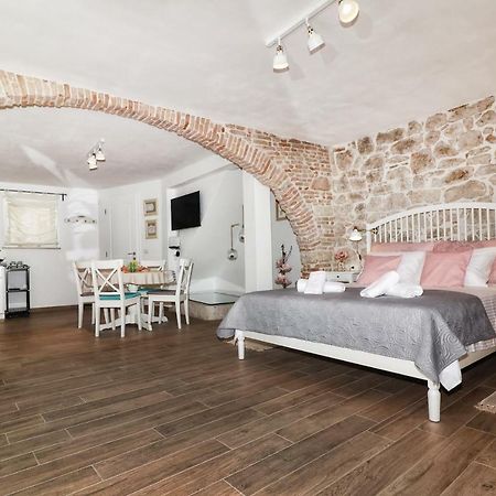 Cozy Apartment Mari Rovinj Exterior photo